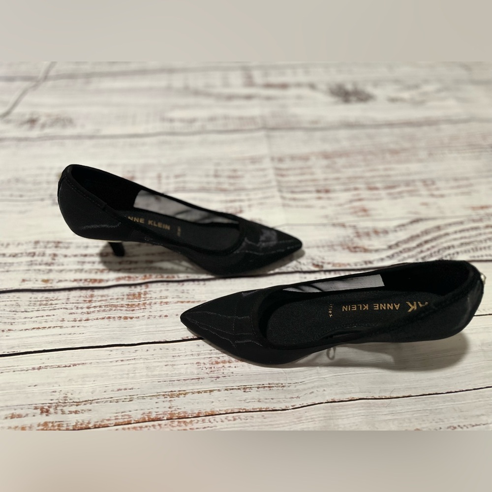 Anne Klein small heel black mesh size 8.5